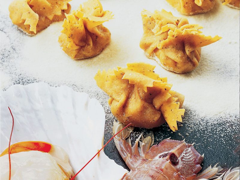 Fagottini ai crostacei e frutti di mare