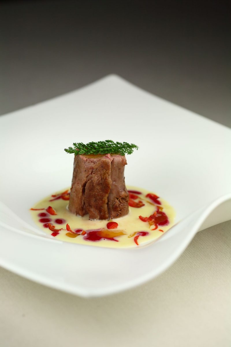 Agnello valchiavennasco alla piota, latte di grano saraceno e rosa canina