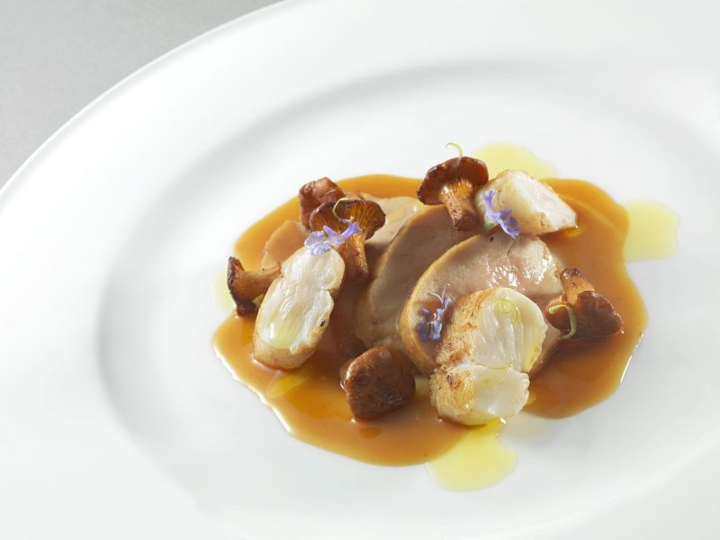 Attributi del toro, finferli, limone verde e uova di seppia