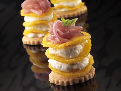 Baccalà mantecato con chips di polenta