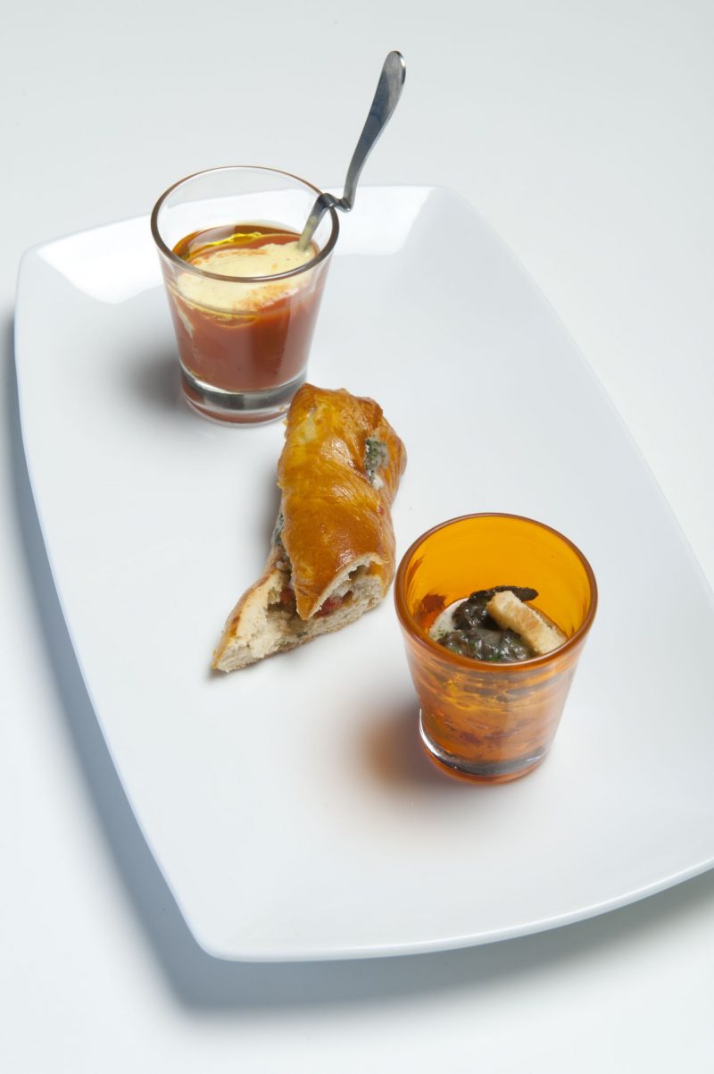 Baguette di lumache alle erbe aromatiche, olive taggiasche, pomodoro dolce e mozzarella di bufala