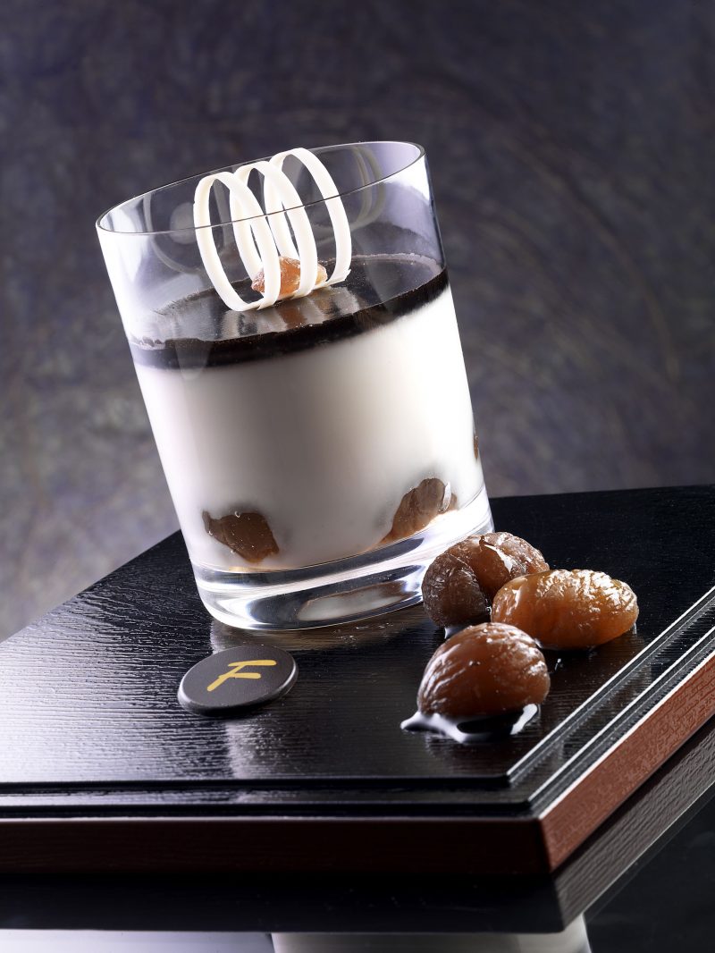 Bicchiere con marrons glacés, crema doppia panna e saba