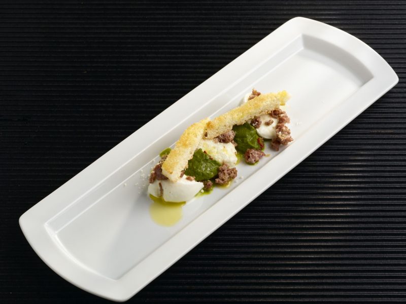 Bruschetta di friarielli, salsiccia e mozzarella di bufala