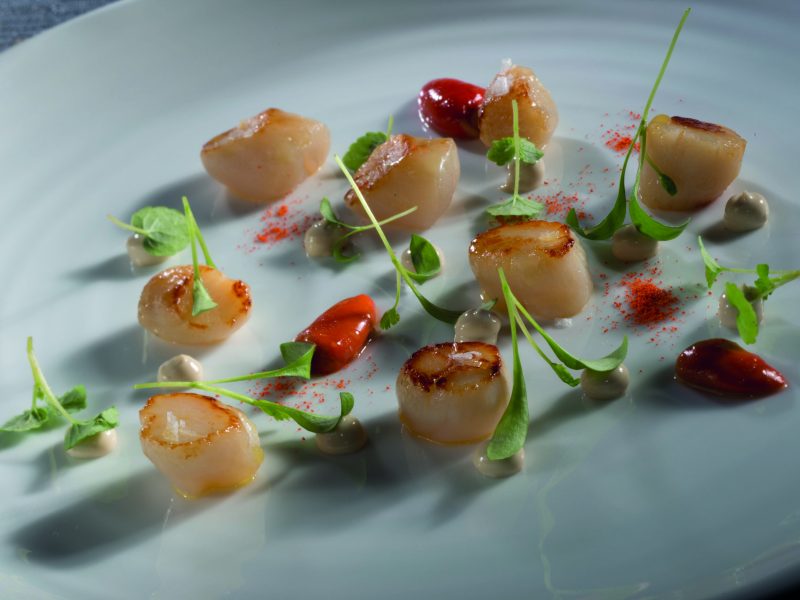 Canestrelli con crema di liquirizia, corallo, germogli di liquirizia e limone