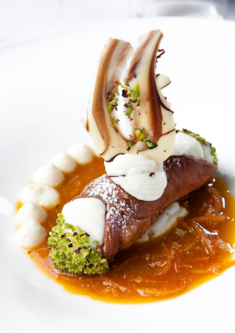 Cannolo croccante con crema di ricotta