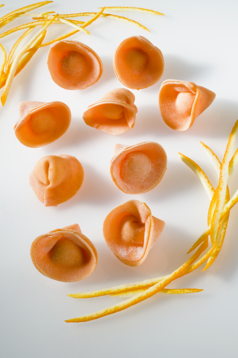 Cappelletti all’arancia ripieni di melanzane e ricotta di pecora