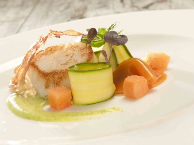 Cappesante con raviolo di melone e crema di zucchine