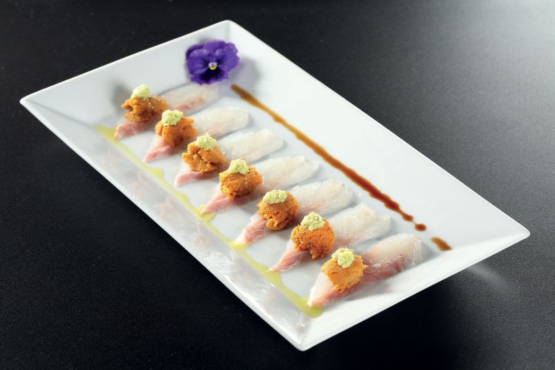 Carpaccio di orata con ricci di mare e wasabi freschi