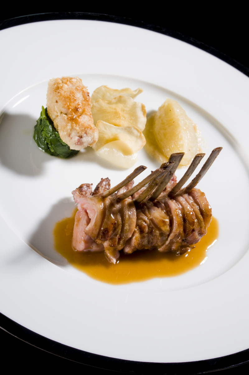 Carrè d’agnello da latte, animelle in crosta di noci di macadamia