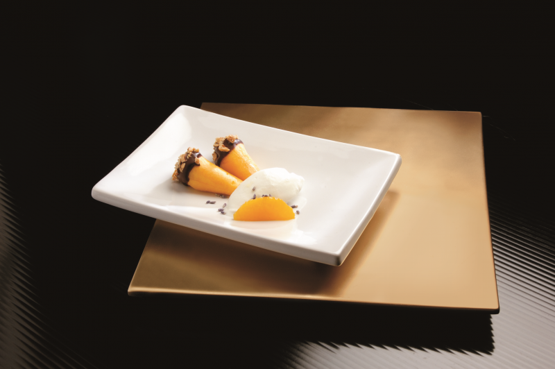 Coni morbidi con sorbetto allo yogurt e riduzione all’arancia