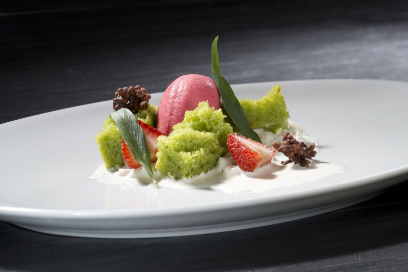 Fragole, burrata e dragoncello