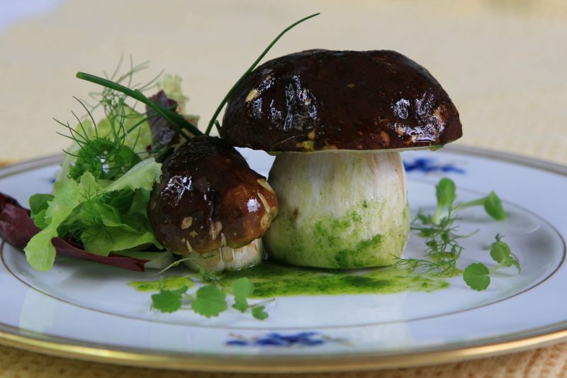 Fungo porcino ripieno alla piemontese