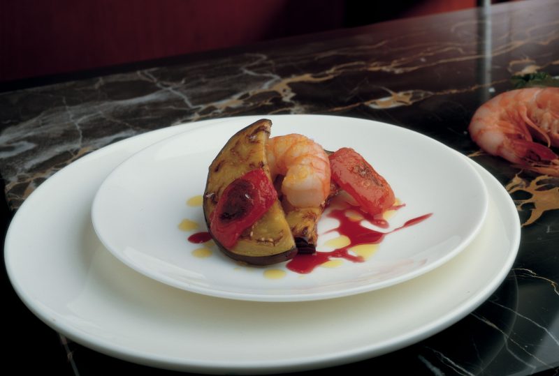 gamberi con melanzane e riduzione al campari
