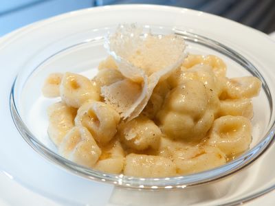Gnocchetti di patate di montagna con sottiletta di toma stagionata di sant’orso e rum
