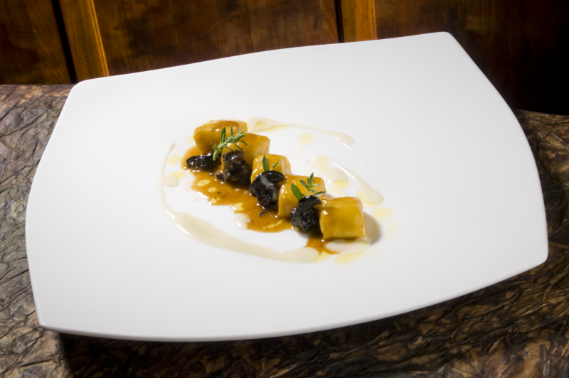 Gnocchi di patate con lumache salsa all’aglio e santoreggia