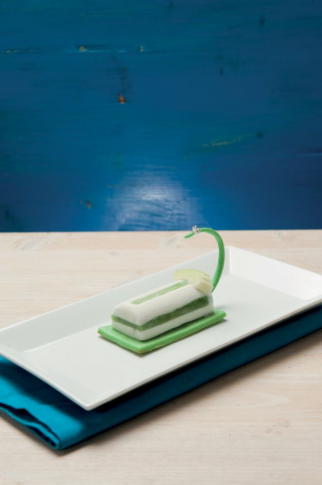 Mono per 3: gelato al gorgonzola con gelatina di sedano, pera candita e frollino al sedano e pistacchi