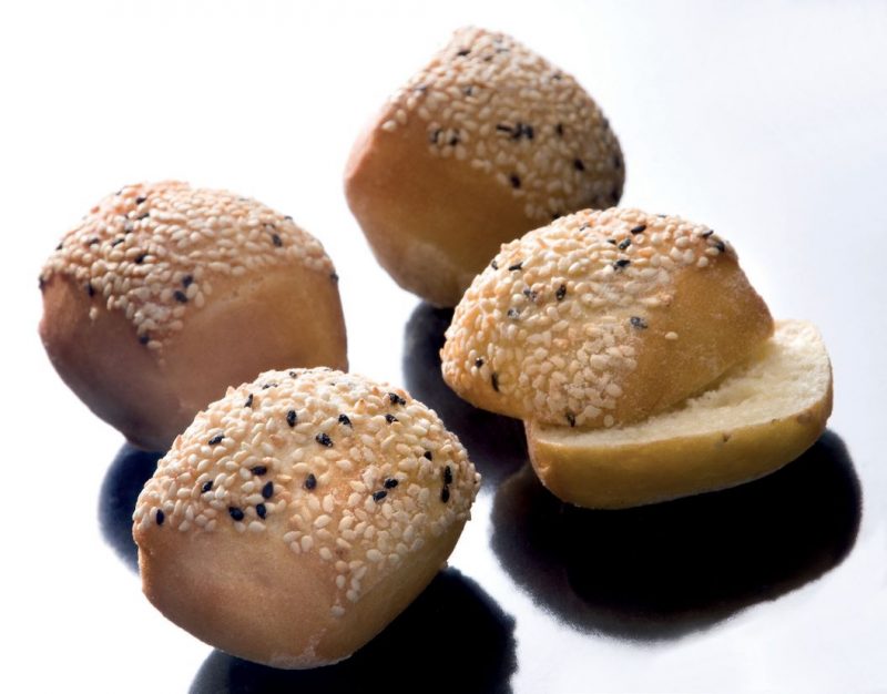 Panino di grano duro con semi di sesamo