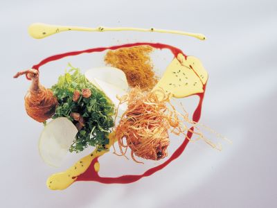 Piccione in croccante di patate con insalata di crescione e salsa d’uovo al curry
