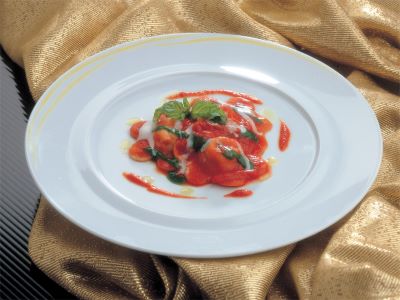 Ravioli di caciotta con pomodorini e basilico