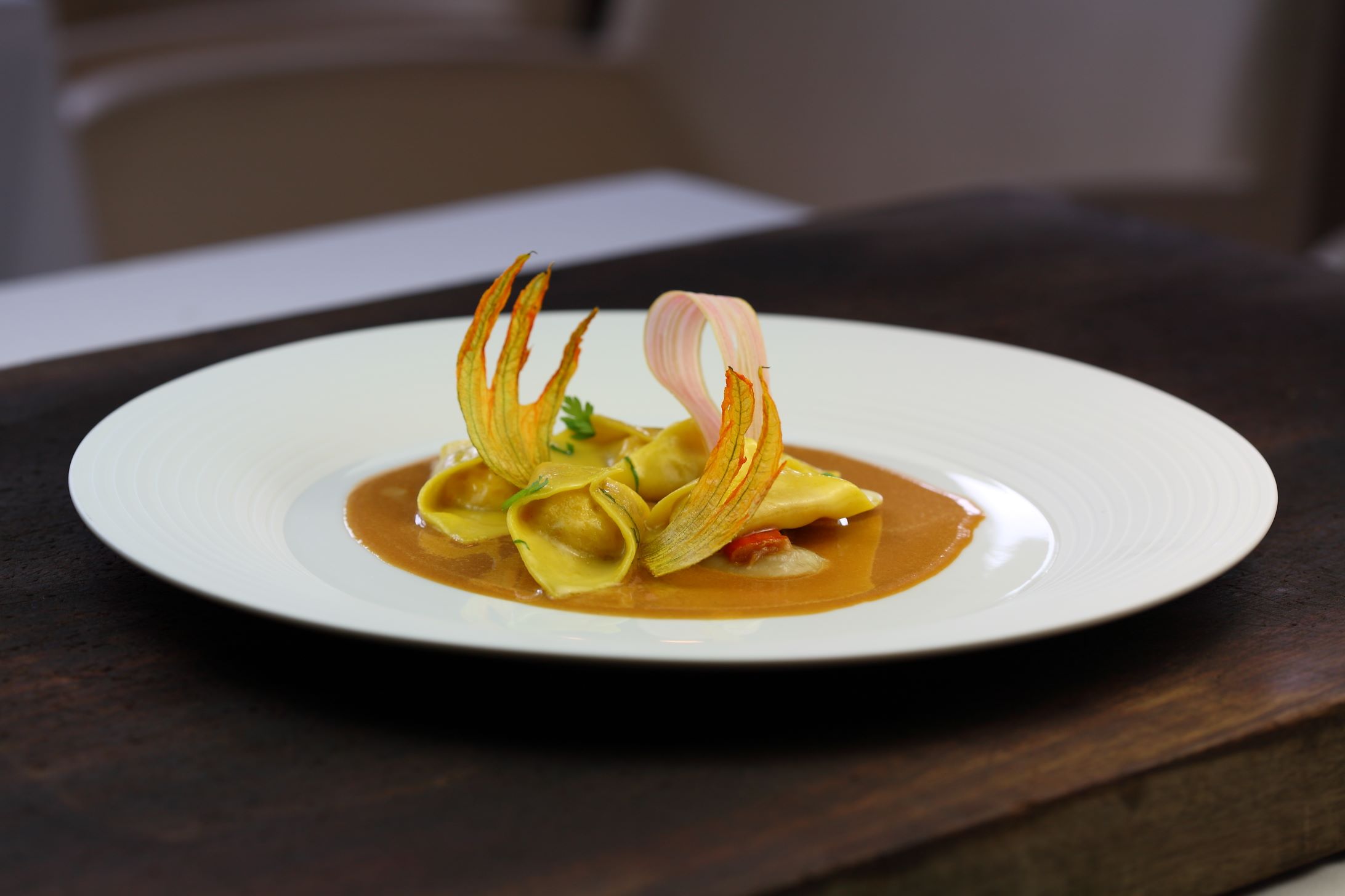 Ravioli Farciti Con Granseola E Salsa Aromatizzata Al Rabarbaro Italian Gourmet