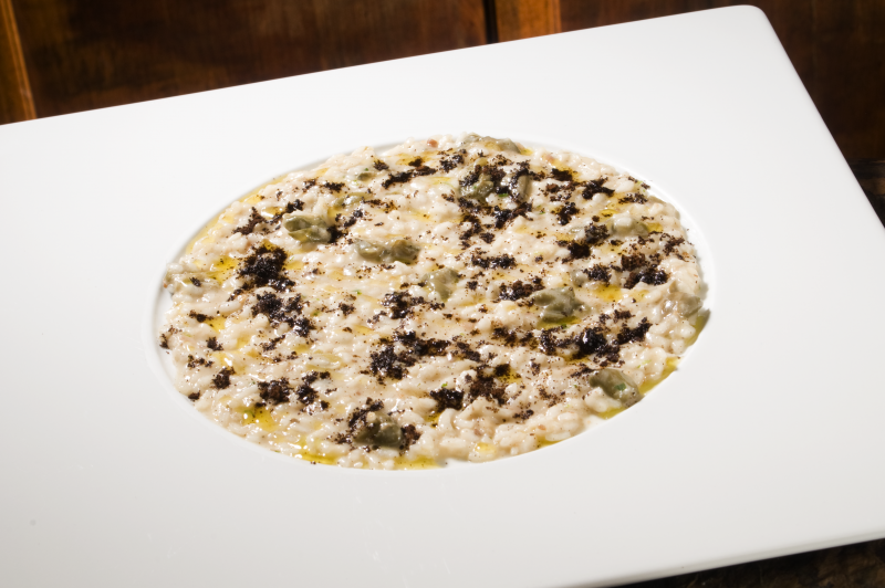 Risotto all’aringa, capperi e polvere di caffè