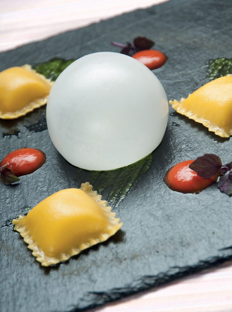 Scrigni di burrata di Puglia alla pizzaiola con bubble di mozzarella