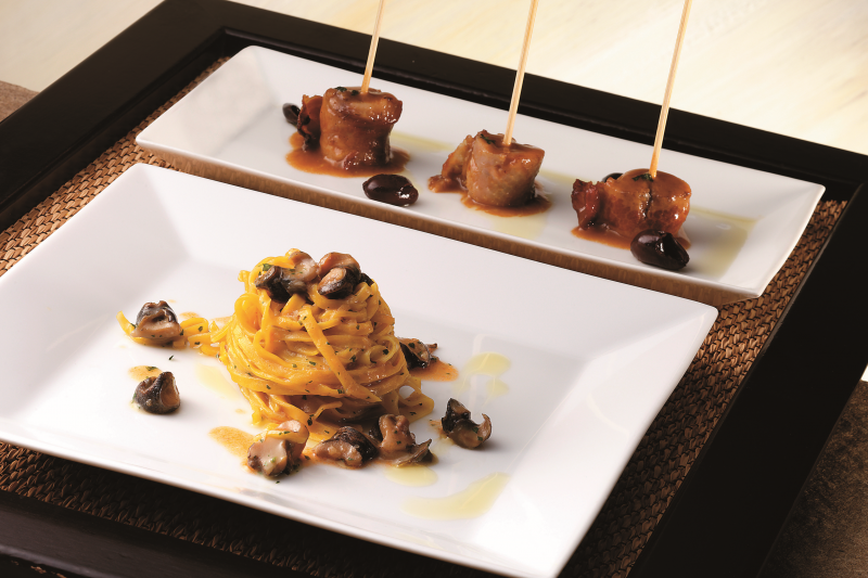 Tagliatelle con raguse e tordi in potacchio con olive taggiasche arrostite