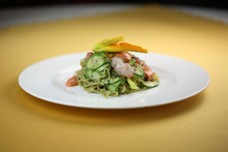 Tagliolini all’ origano di mare
gamberi rossi e zucchine in fiore
