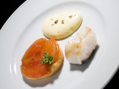 Tatin di pomodoro, cubo di carbonaro nero dell’alaska