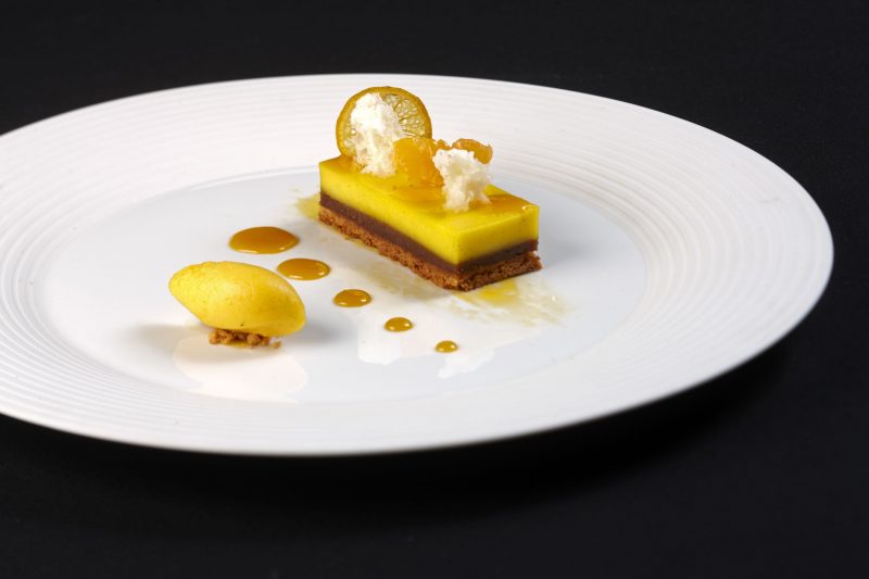 Torta alla vaniglia, datteri e clementine