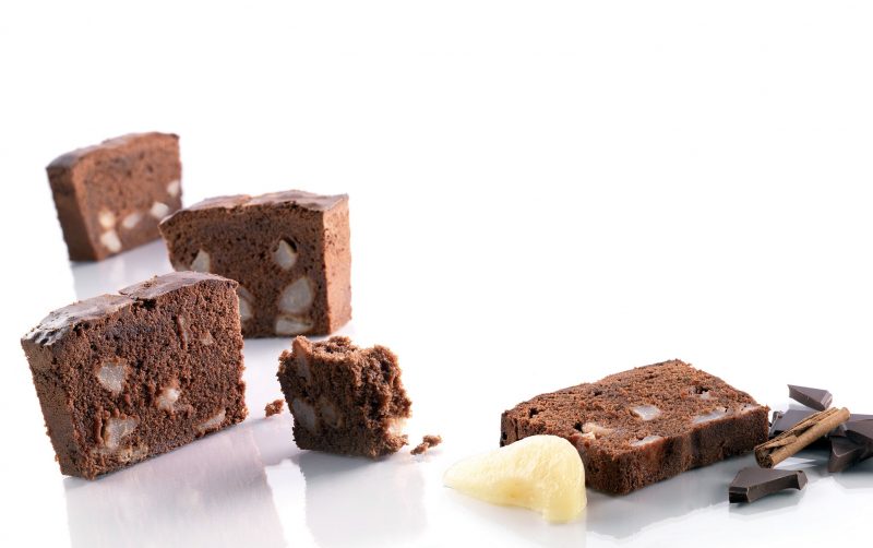 Torta morbida cioccolato, pere e cannella