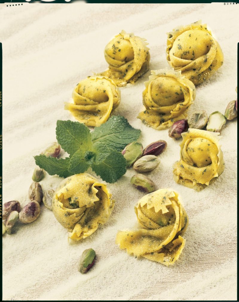 Tortellini al bagoss e pistacchi