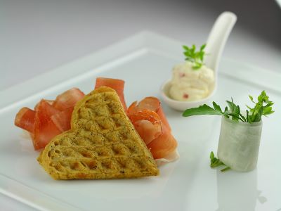 Wafferl con speck del contadino e mousse di rafano