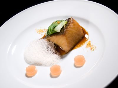 Yuuan Yaki di black code con pompelmo rosa