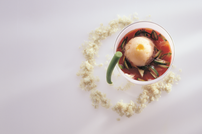 Zuppetta di agrumi e ortaggi con sorbetto di pompelmo rosa, vaniglia tahiti, olio di nocellara e sale di mothia
