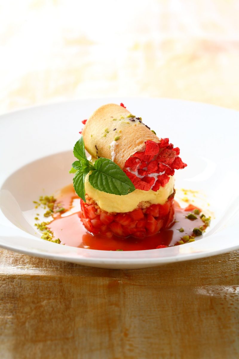 Zuppetta di fragole, sorbetto alla maracuja e cannolo alla piemontese
