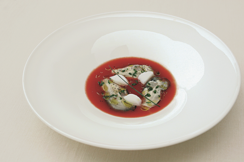 Zuppetta fredda di pomodoro, ostriche selvatiche e gelatina di cachaça