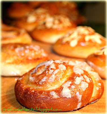 Cinnamon e almond rolls