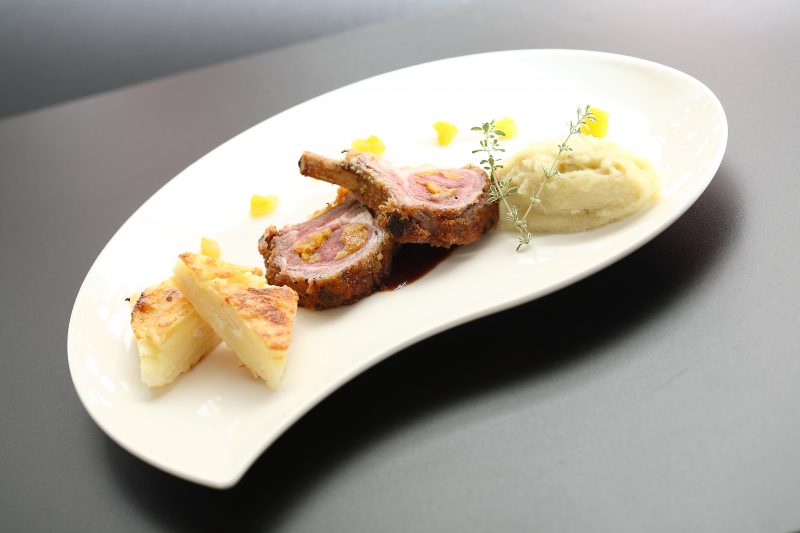 Carrè di agnello da latte farcito alle Albicocche
