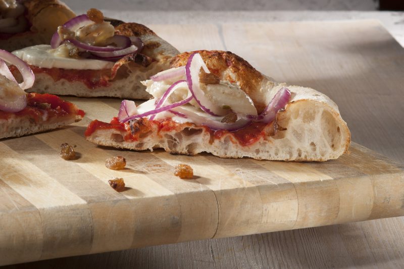 Pizza Luccio in salsa e cipolle caramellate di Renato Bosco