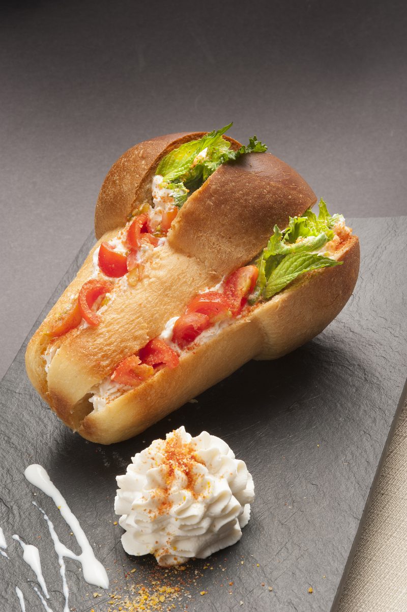 Big Bufalo Babà: farcito con ricotta di bufala campana