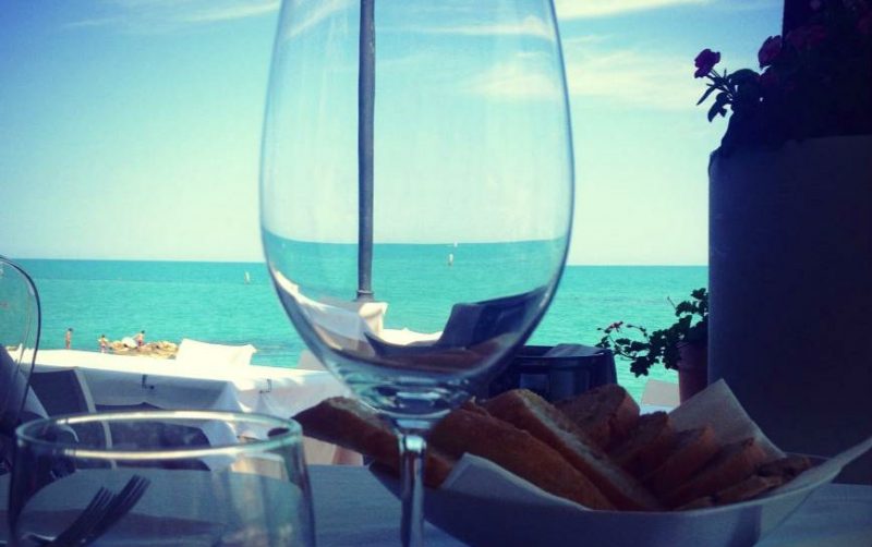 Pranzi vista mare a Senigallia: la cucina di pesce dei ristoranti Pieds dans l’Eau