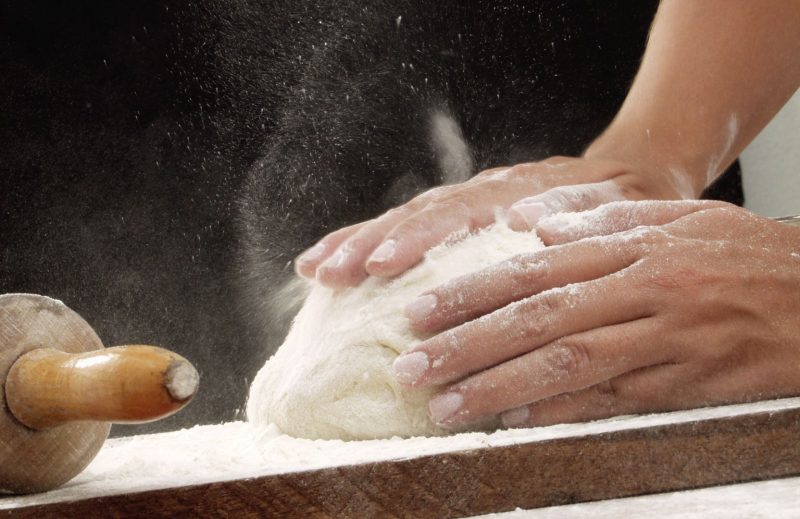 Pizza: i trucchi per farla bene anche a casa coi consigli dei maestri