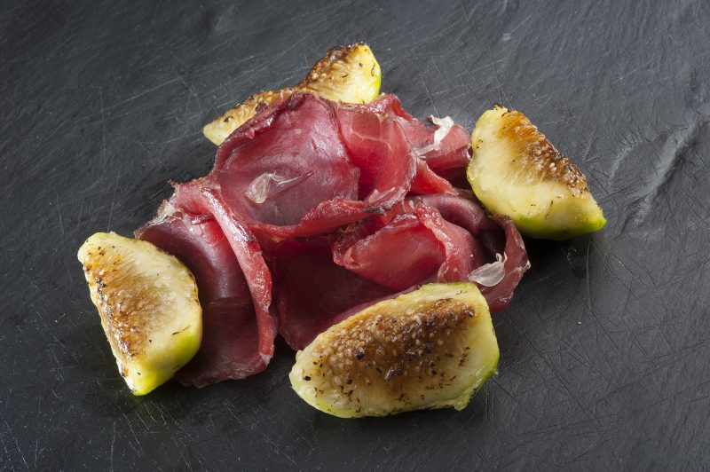 Bresaola e fichi bruciati