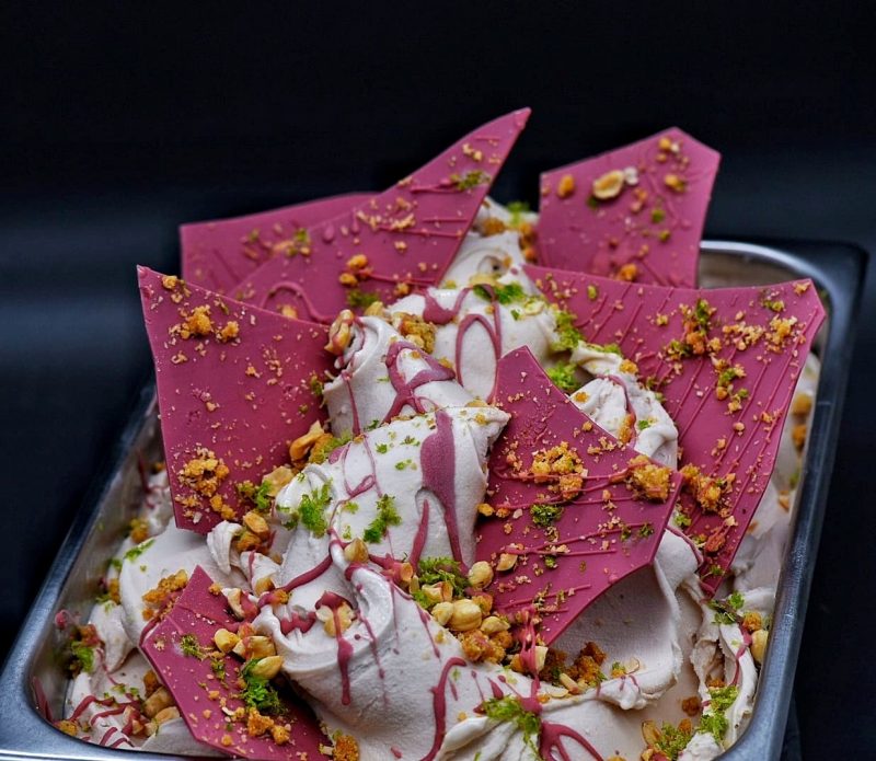 Gelato al lime, nocciole e cioccolato Ruby