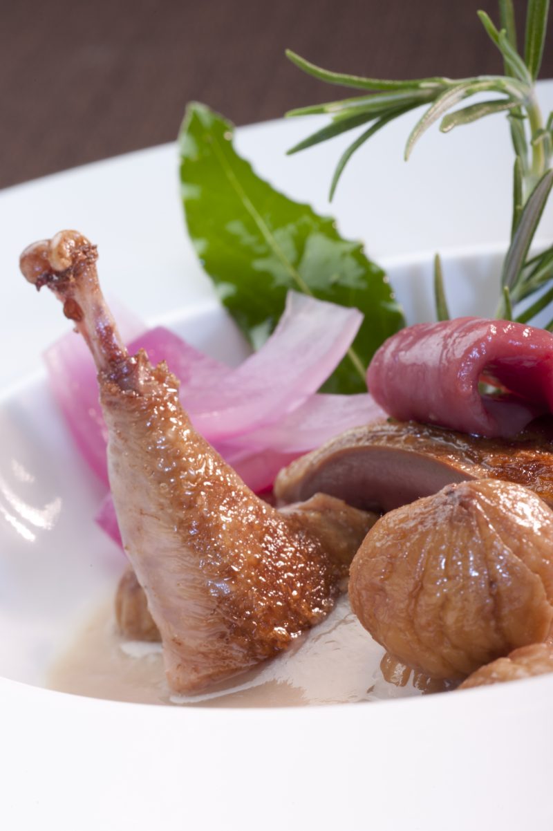 Crema di castagne, piccione “allo spiedo” e cipolla rossa