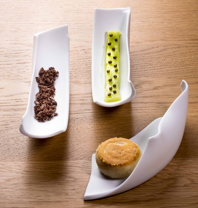Paletta di fico d’india candito, caviale e terra al cacao
