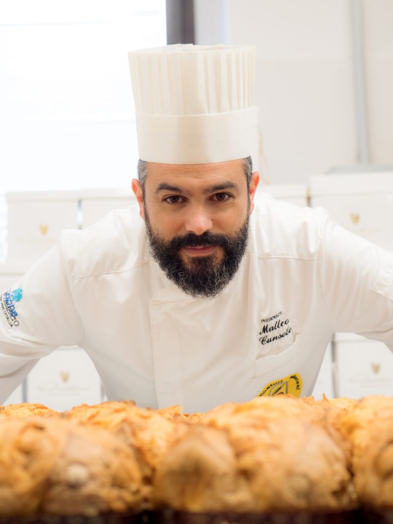 Matteo Cunsolo e Michelangelo Guglielmetti portano il panettone milanese a Hong Kong