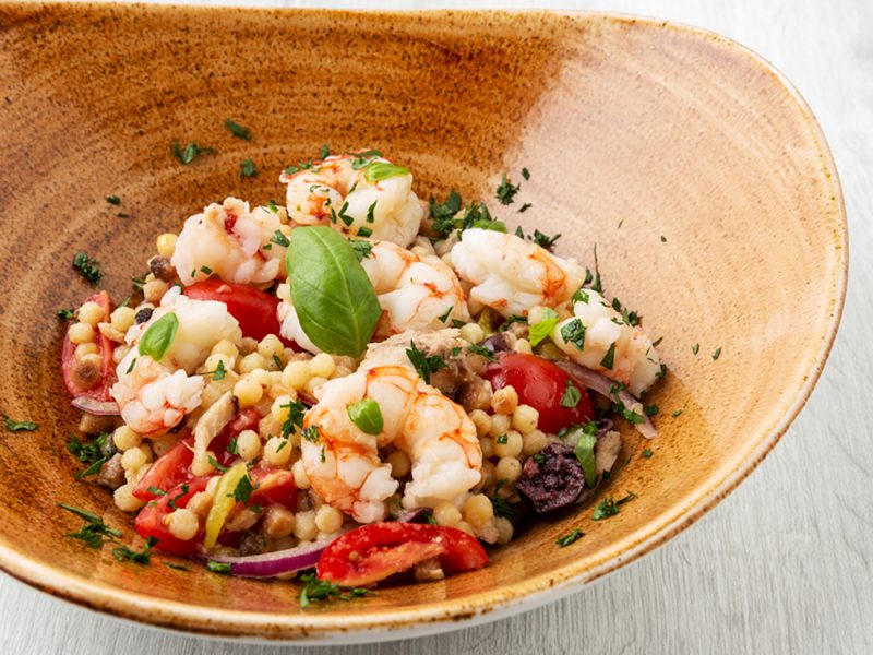 Insalata di fregola con verdure e mazzancolle CBT