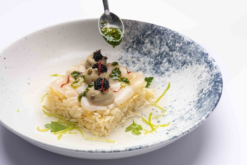 Piatti bianchi o colorati? Gli esperti rispondono all’eterno dilemma del fine dining